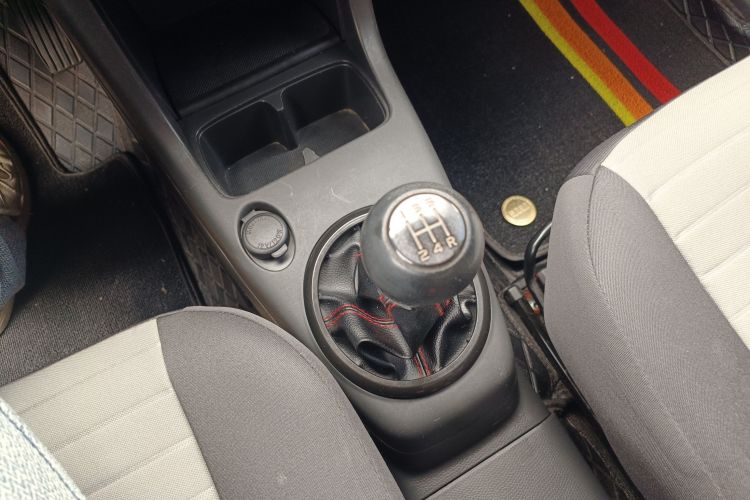 铃木 雨燕 2013款 1.3L 手动超值版局部细节18