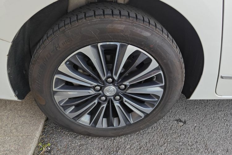 别克GL8 2022款 ES陆尊 653T 旗舰型车身外观6008