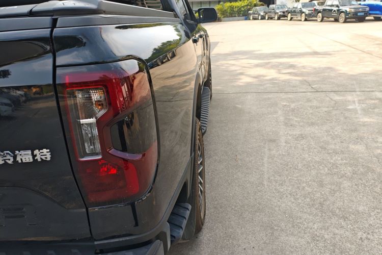 福特 游骑侠Ranger 2023款 探迹四驱自动版 汽油车身外观9