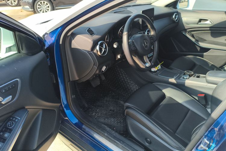 奔驰GLA 2018款 GLA 200 时尚型中控内饰20