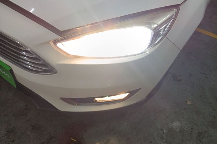 福特 福克斯 2017款 三厢 EcoBoost 125 自动超能风尚型智行版局部细节36