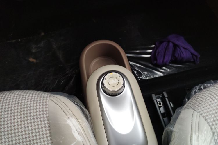 五菱汽车 宏光MINIEV 2025款 四门版 进阶款中控内饰18