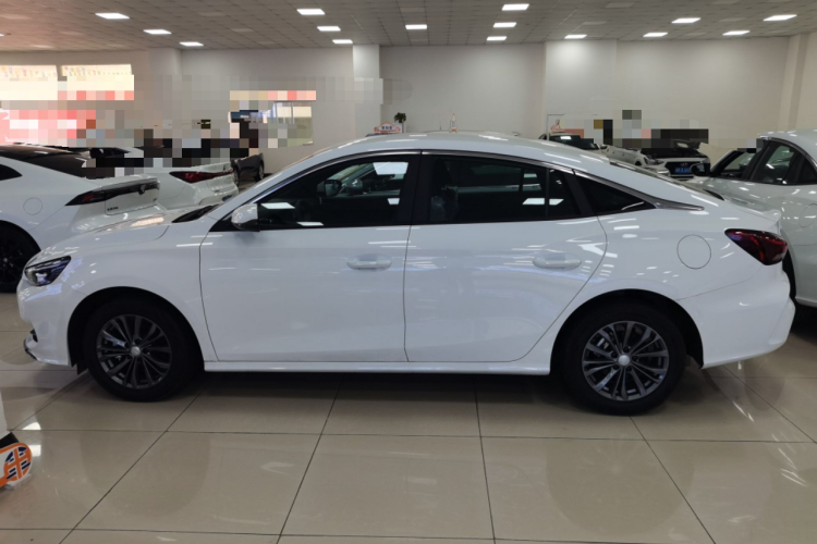 名爵 MG5 2025款 180DVVT 全球抢先版车身外观4