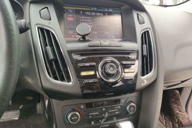 福特 福克斯 2015款 两厢 1.6L 自动风尚型中控内饰16