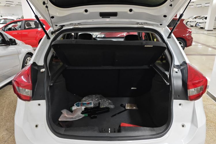 奇瑞 瑞虎3X 2017款 1.5L 手动时尚版机舱底盘23