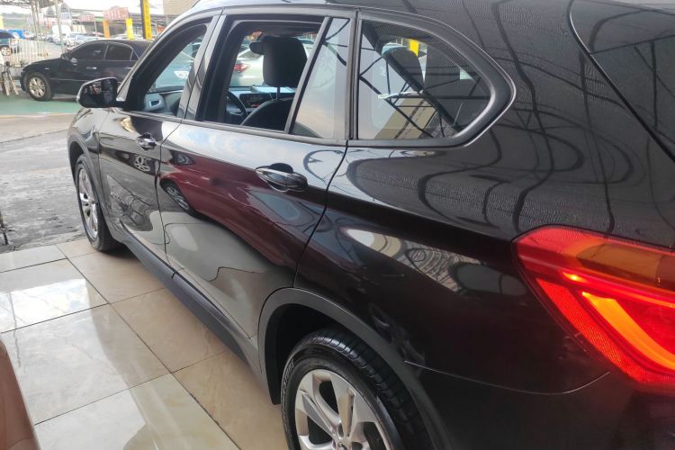 宝马X1 2016款 sDrive18Li 尊享型车身外观4