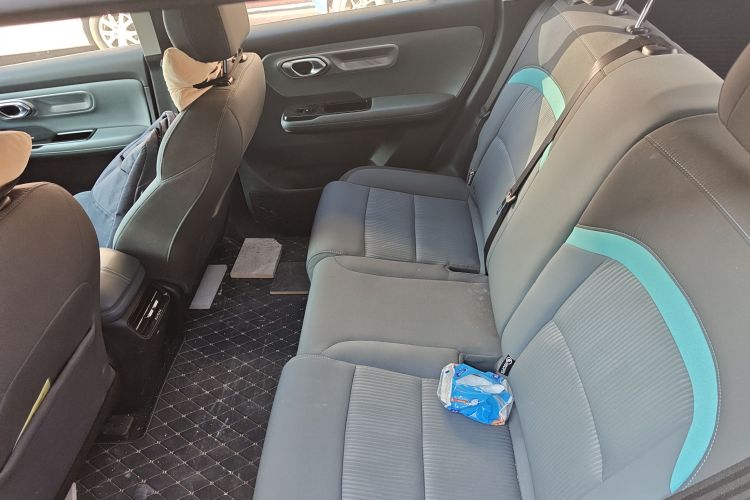 埃安 AION Y 2023款 Younger中控内饰7004