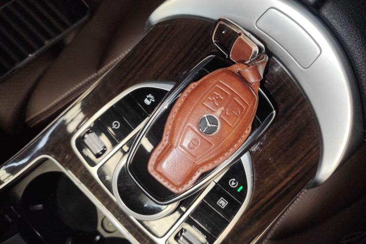 奔驰GLC 2018款 GLC 260 4MATIC 豪华型中控内饰11