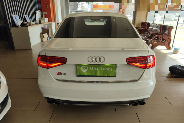奥迪A4L 2016款 35 TFSI 自动标准型车身外观6