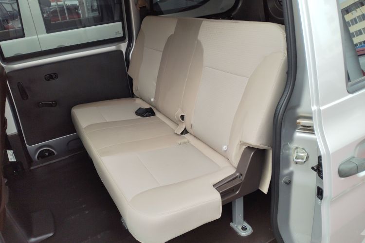 五菱汽车 五菱宏光V 2022款 1.5L劲取版电动助力LAR中控内饰21