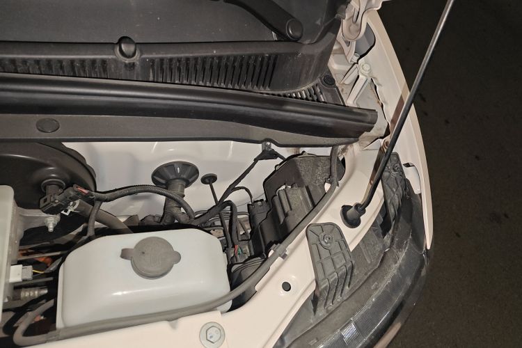 五菱汽车 宏光MINIEV 2021款 马卡龙臻享款 三元锂局部细节9007