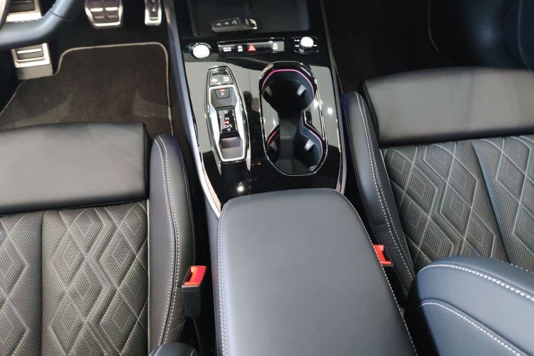 奥迪A5L Sportback 2026款 TFSI 150kW 尊享quattro型中控内饰18