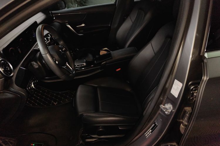 奔驰A级 2021款 A 200 L 运动轿车动感型局部细节19