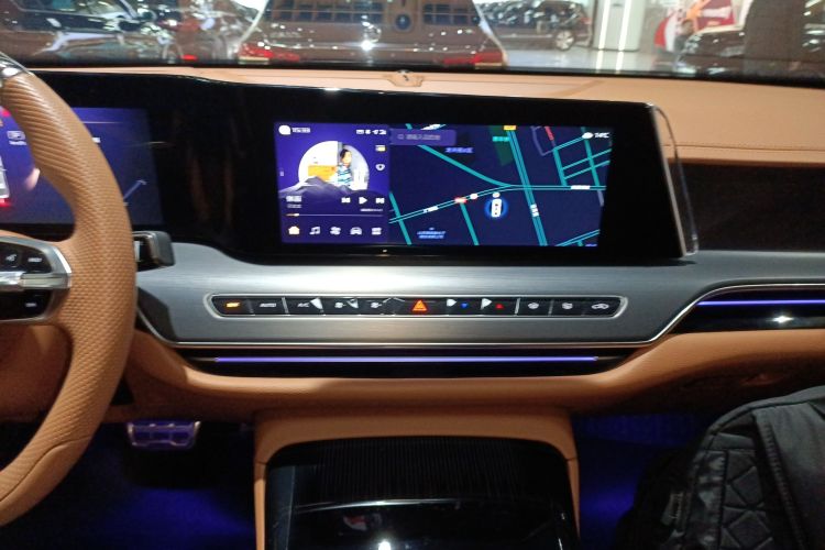 红旗H9 2024款 2.0T 旗畅 私享风尚版中控内饰16