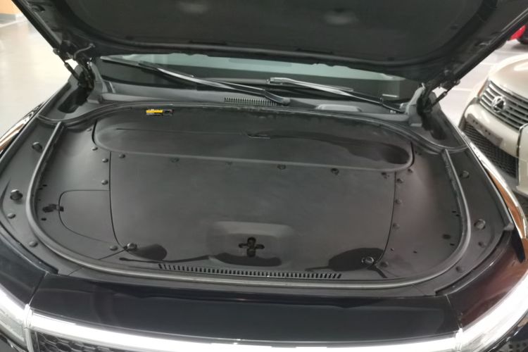 理想汽车 理想ONE 2019款 增程6座版机舱底盘24