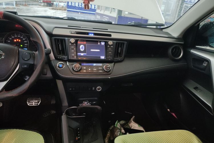 丰田 RAV4荣放 2016款 2.0L CVT两驱风尚版 国V中控内饰16