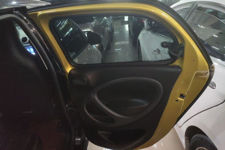 smart forfour 2016款 1.0L 52千瓦灵动版中控内饰7006