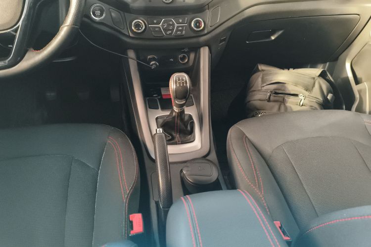 奇瑞 瑞虎5 2017款 1.5T 手动舒适版中控内饰18