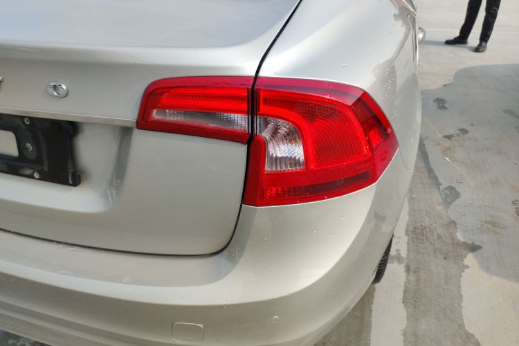 沃尔沃S60 2018款 S60L T3 智进进取版车身外观9