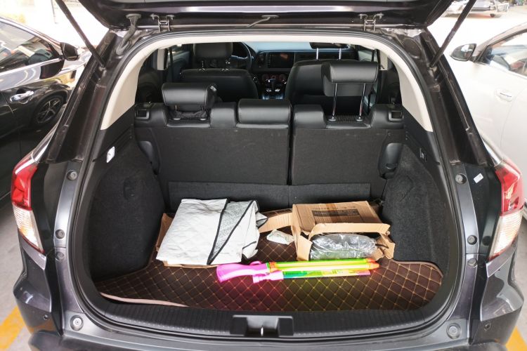 本田 缤智 2020款 1.5L CVT豪华版机舱底盘23