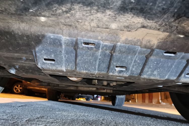 蓝电E5 PLUS 2025款 165km 长续航旅行定制版 7座局部细节9008