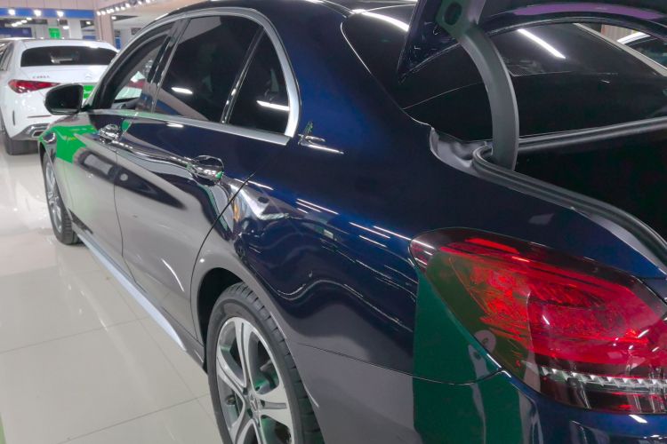 奔驰C级 2020款 改款 C 260 L 运动版车身外观4