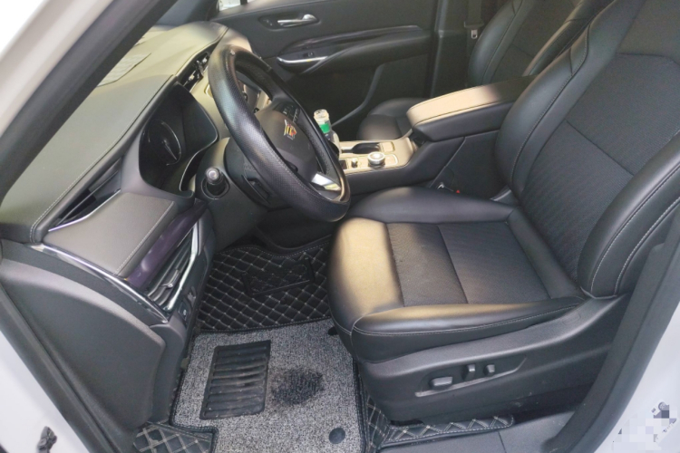 凯迪拉克XT4 2023款 28T 两驱风尚型中控内饰19