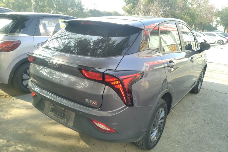 哪吒汽车 哪吒V 2022款 潮 300 Lite 磷酸铁锂车身外观7