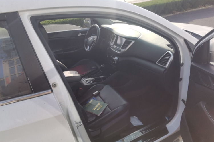 现代 途胜 2018款 1.6T 双离合两驱15周年特别版局部细节9005