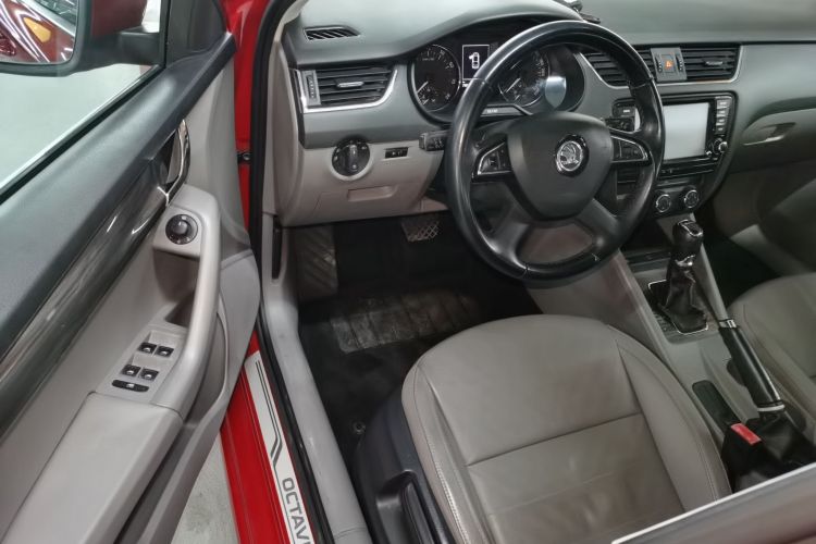 斯柯达 明锐 2015款 1.6L 自动逸俊版中控内饰20