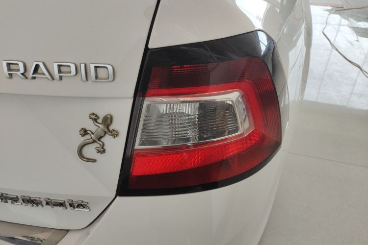 斯柯达 昕锐 2018款 1.6L 自动舒适版车身外观9