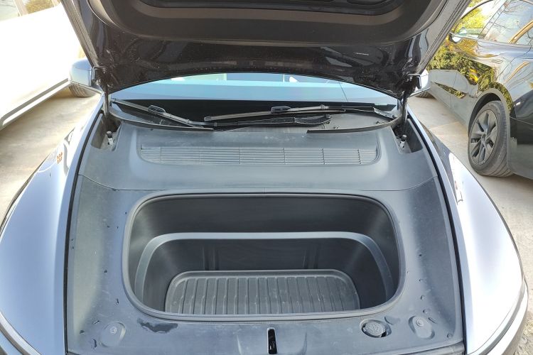 特斯拉 Model Y 2025款 后轮驱动版机舱底盘24