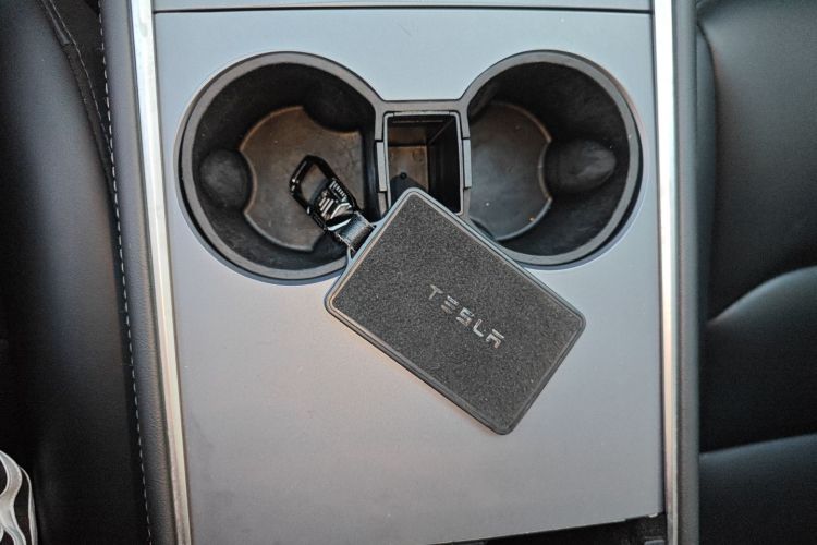 特斯拉 Model Y 2021款 标准续航后驱版中控内饰11