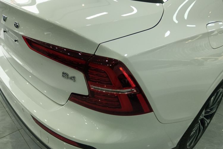 沃尔沃S60 2024款 B4 智远豪华版车身外观6006