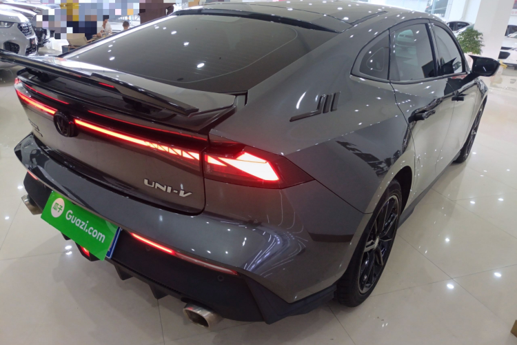 长安UNI-V 2023款 1.5T 尊贵型车身外观6005