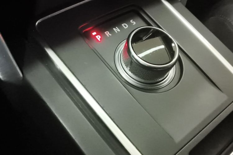 路虎 发现神行 2016款 2.0T HSE中控内饰18