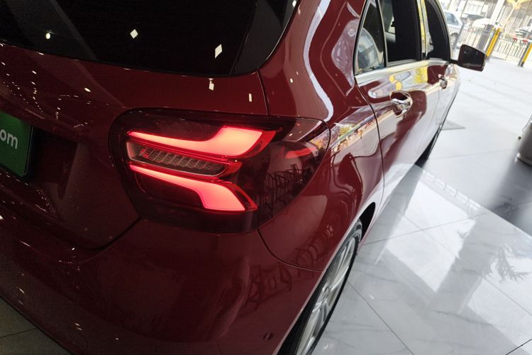 奔驰A级(进口) 2017款 改款 A 200 动感型车身外观6006