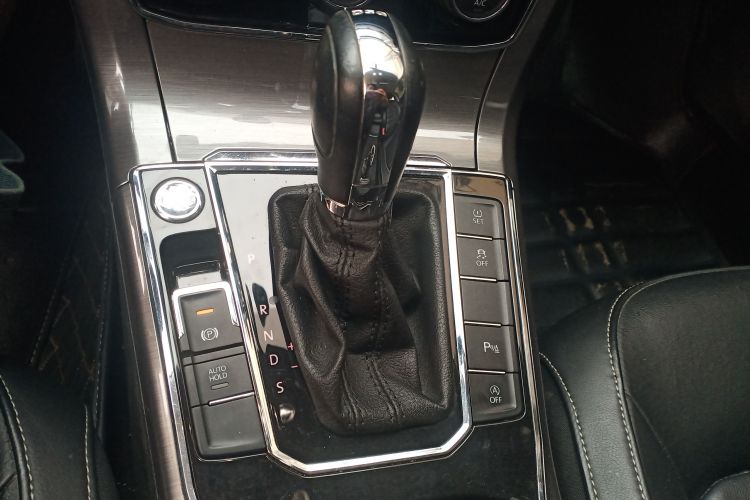 大众 帕萨特 2017款 330TSI DSG尊荣版中控内饰18