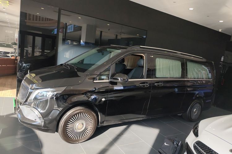 奔驰 威霆 2021款 2.0T 商务版 7座车身外观4