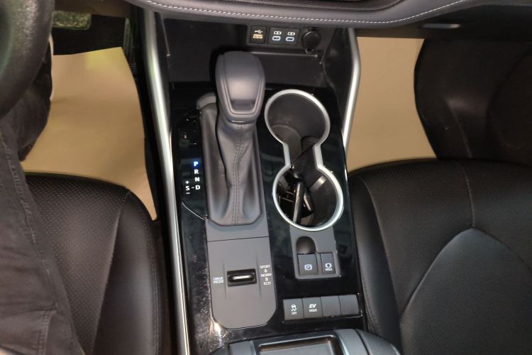 丰田 汉兰达 2024款 2.5L智能电混双擎两驱精英版 5座中控内饰18