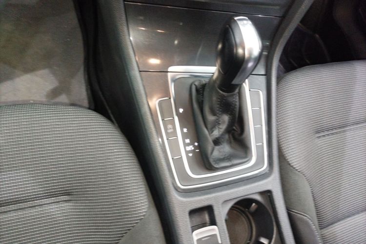 大众 高尔夫 2018款 230TSI 自动舒适型中控内饰18