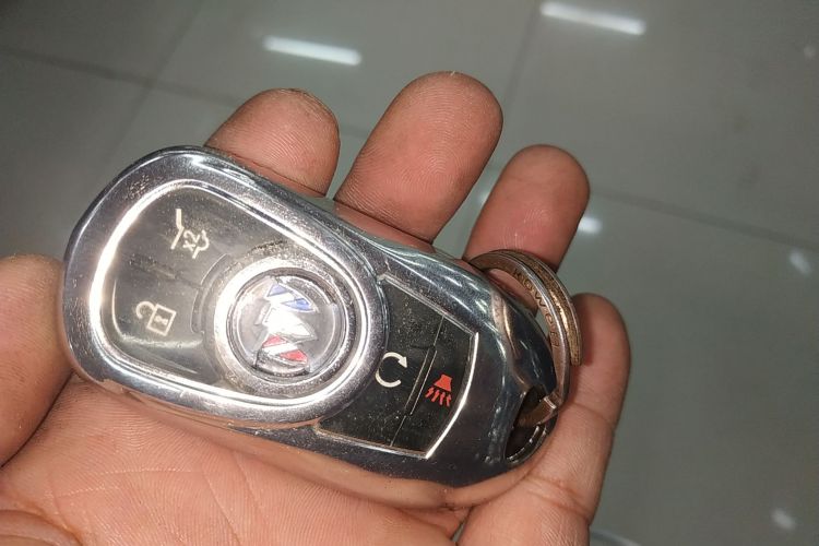 别克 昂科旗 2022款 652T 四驱Avenir艾维亚 6座中控内饰7001