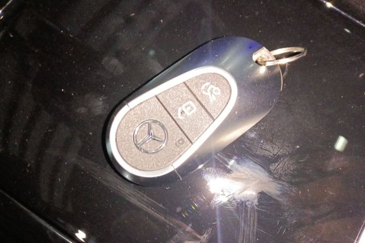 奔驰GLC 2025款 改款 GLC 300 L 4MATIC 动感型 7座中控内饰7001