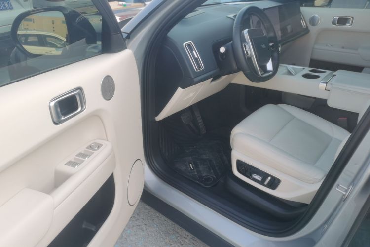 理想汽车 理想L8 2023款 Pro中控内饰20