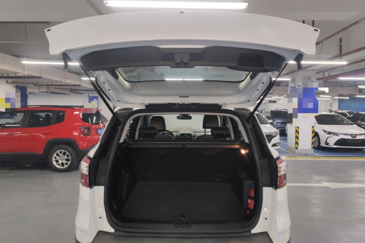 福特 翼虎 2019款 EcoBoost 180 两驱铂翼型 国VI机舱底盘23