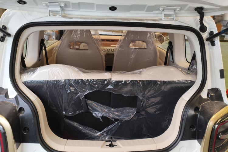 奔腾小马 2026款 222km 伶俐马机舱底盘23