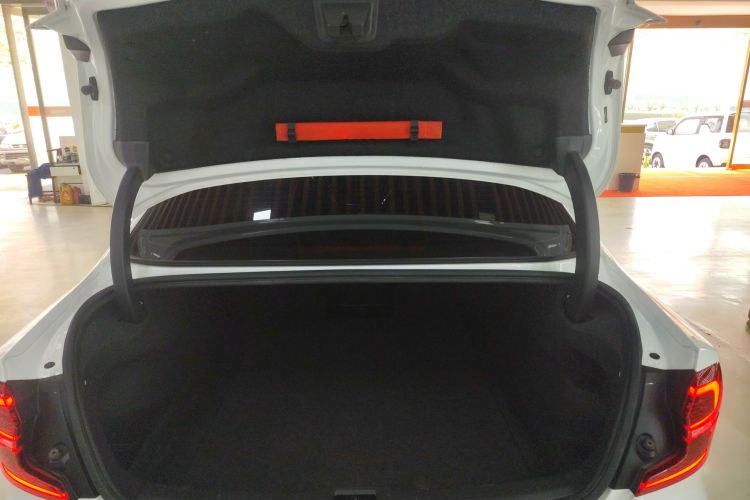 沃尔沃S60 2021款 T4 智远豪华版机舱底盘23