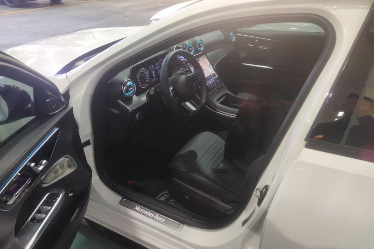 奔驰C级 2024款 C 260 L 皓夜运动版局部细节19