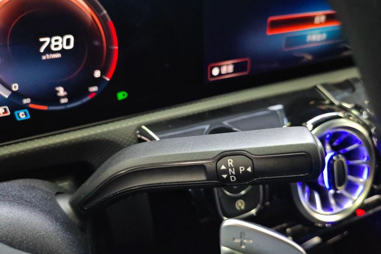 奔驰A级 2022款 改款三 A 200 L 运动轿车时尚型中控内饰18