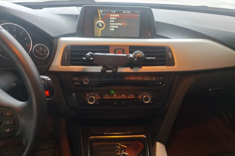 宝马3系 2013款 316i 进取型局部细节16